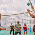 Sportaußendeck Der AIDAbella – Gruppe Bei Einem Aktivem Volleyballmatch. Sportaußendeck Der AIDAbella – Gruppe Bei Einem Aktivem Volleyballmatch.